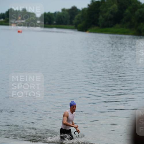 21.06.2026 - 29. Vierlanden-Triathlon LAZAROV Photography http://msf.ph/oto/9863367 21.06.2026 10:57:04 Schwimmen 726 meine-sportfotos.de