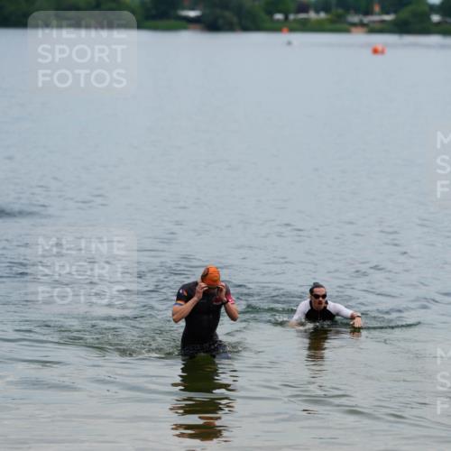 21.06.2026 - 29. Vierlanden-Triathlon LAZAROV Photography http://msf.ph/oto/9863371 21.06.2026 10:57:07 Schwimmen 726, 740 meine-sportfotos.de