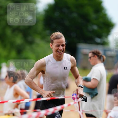 21.06.2026 - 29. Vierlanden-Triathlon LAZAROV Photography http://msf.ph/oto/9863377 21.06.2026 10:57:13 Schwimmen 701, 726, 740 meine-sportfotos.de