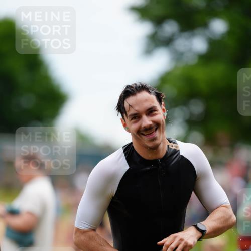 21.06.2026 - 29. Vierlanden-Triathlon LAZAROV Photography http://msf.ph/oto/9863385 21.06.2026 10:57:20 Schwimmen 701, 726, 740 meine-sportfotos.de