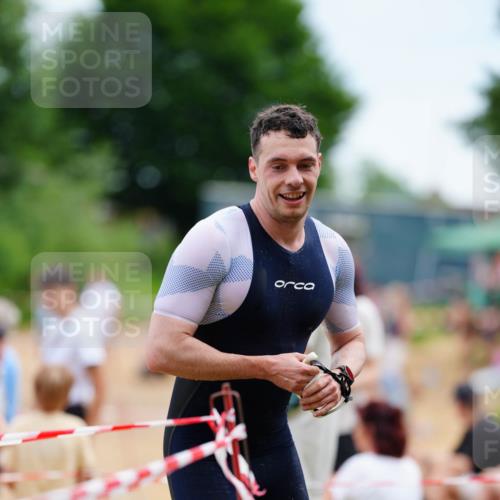 21.06.2026 - 29. Vierlanden-Triathlon LAZAROV Photography http://msf.ph/oto/9863391 21.06.2026 10:57:37 Schwimmen 634 meine-sportfotos.de