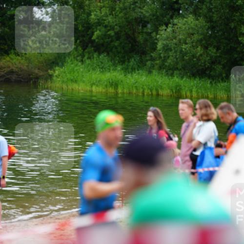 21.06.2026 - 29. Vierlanden-Triathlon LAZAROV Photography http://msf.ph/oto/9863451 21.06.2026 10:59:01 Schwimmen 647, 653, 681 meine-sportfotos.de