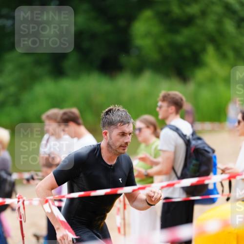 21.06.2026 - 29. Vierlanden-Triathlon LAZAROV Photography http://msf.ph/oto/9863496 21.06.2026 11:00:34 Schwimmen 696, 712, 746 meine-sportfotos.de