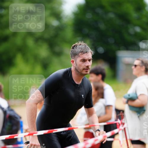 21.06.2026 - 29. Vierlanden-Triathlon LAZAROV Photography http://msf.ph/oto/9863497 21.06.2026 11:00:35 Schwimmen 696, 712, 746 meine-sportfotos.de