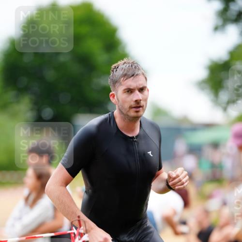 21.06.2026 - 29. Vierlanden-Triathlon LAZAROV Photography http://msf.ph/oto/9863498 21.06.2026 11:00:35 Schwimmen 696, 712, 746 meine-sportfotos.de