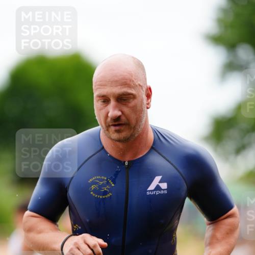 21.06.2026 - 29. Vierlanden-Triathlon LAZAROV Photography http://msf.ph/oto/9863503 21.06.2026 11:00:40 Schwimmen 696, 712, 746 meine-sportfotos.de