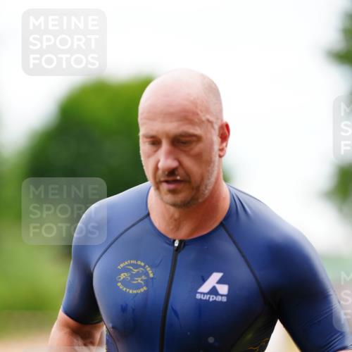 21.06.2026 - 29. Vierlanden-Triathlon LAZAROV Photography http://msf.ph/oto/9863504 21.06.2026 11:00:40 Schwimmen 696, 712, 746 meine-sportfotos.de