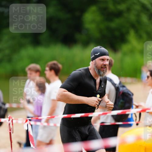 21.06.2026 - 29. Vierlanden-Triathlon LAZAROV Photography http://msf.ph/oto/9863512 21.06.2026 11:01:04 Schwimmen 671 meine-sportfotos.de