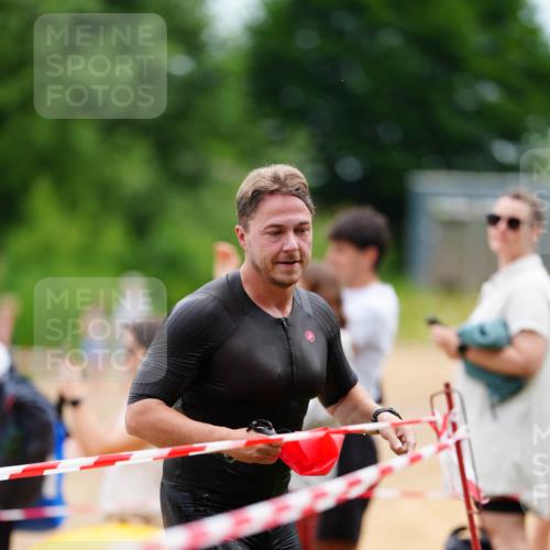 21.06.2026 - 29. Vierlanden-Triathlon LAZAROV Photography http://msf.ph/oto/9863523 21.06.2026 11:01:16 Schwimmen 656, 709 meine-sportfotos.de