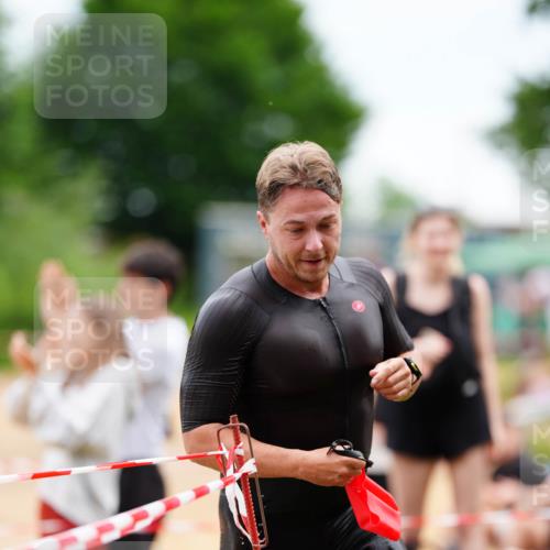 21.06.2026 - 29. Vierlanden-Triathlon LAZAROV Photography http://msf.ph/oto/9863524 21.06.2026 11:01:16 Schwimmen 656, 709 meine-sportfotos.de