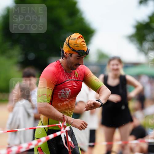 21.06.2026 - 29. Vierlanden-Triathlon LAZAROV Photography http://msf.ph/oto/9863527 21.06.2026 11:01:23 Schwimmen 656, 709, 718 meine-sportfotos.de