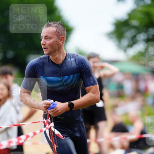 21.06.2026 - 29. Vierlanden-Triathlon LAZAROV Photography http://msf.ph/oto/9863532 21.06.2026 11:01:32 Schwimmen 718 meine-sportfotos.de