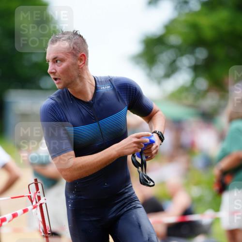21.06.2026 - 29. Vierlanden-Triathlon LAZAROV Photography http://msf.ph/oto/9863533 21.06.2026 11:01:32 Schwimmen 718 meine-sportfotos.de