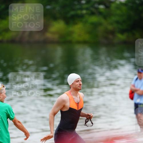 21.06.2026 - 29. Vierlanden-Triathlon LAZAROV Photography http://msf.ph/oto/9863537 21.06.2026 11:01:45 Schwimmen 673 meine-sportfotos.de