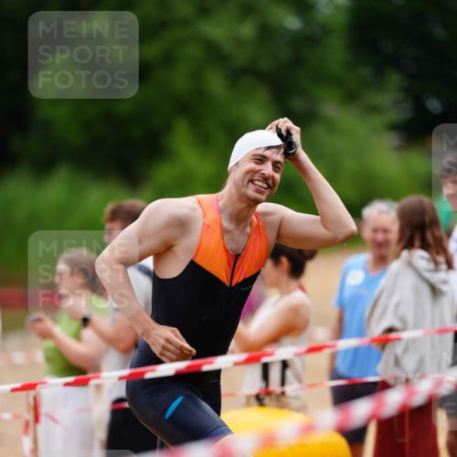 21.06.2026 - 29. Vierlanden-Triathlon LAZAROV Photography http://msf.ph/oto/9863540 21.06.2026 11:01:48 Schwimmen 641, 673 meine-sportfotos.de
