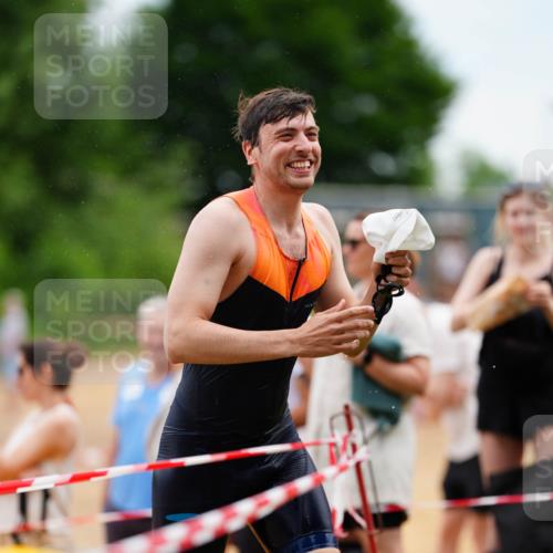 21.06.2026 - 29. Vierlanden-Triathlon LAZAROV Photography http://msf.ph/oto/9863541 21.06.2026 11:01:48 Schwimmen 641, 673 meine-sportfotos.de
