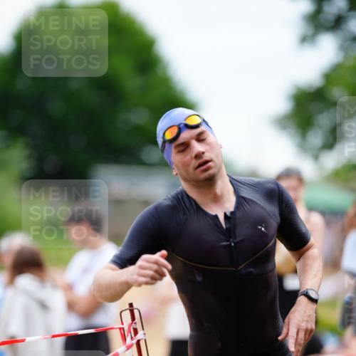 21.06.2026 - 29. Vierlanden-Triathlon LAZAROV Photography http://msf.ph/oto/9863605 21.06.2026 11:03:25 Schwimmen 695 meine-sportfotos.de