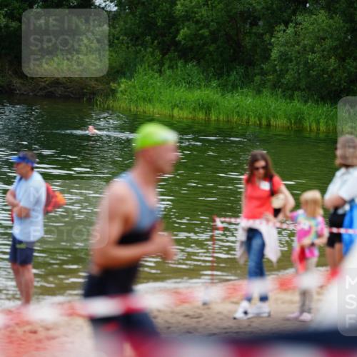 21.06.2026 - 29. Vierlanden-Triathlon LAZAROV Photography http://msf.ph/oto/9863612 21.06.2026 11:03:45 Schwimmen 649, 751 meine-sportfotos.de