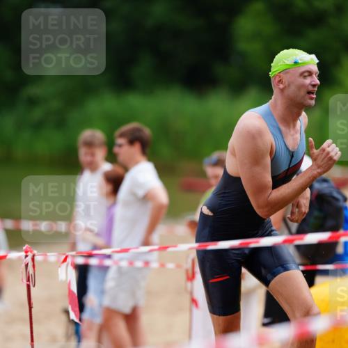 21.06.2026 - 29. Vierlanden-Triathlon LAZAROV Photography http://msf.ph/oto/9863613 21.06.2026 11:03:46 Schwimmen 649, 751 meine-sportfotos.de