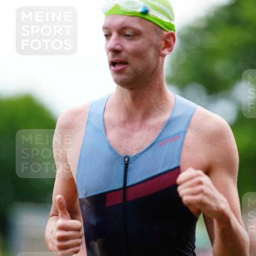 21.06.2026 - 29. Vierlanden-Triathlon LAZAROV Photography http://msf.ph/oto/9863619 21.06.2026 11:03:49 Schwimmen 649, 751 meine-sportfotos.de