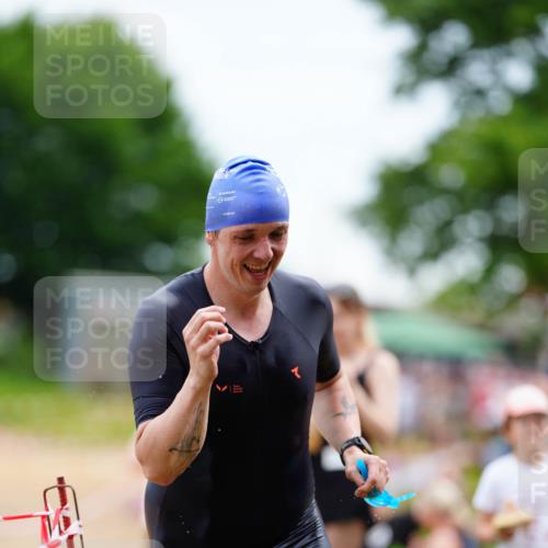 21.06.2026 - 29. Vierlanden-Triathlon LAZAROV Photography http://msf.ph/oto/9863620 21.06.2026 11:03:55 Schwimmen 649, 751 meine-sportfotos.de