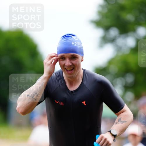 21.06.2026 - 29. Vierlanden-Triathlon LAZAROV Photography http://msf.ph/oto/9863622 21.06.2026 11:03:55 Schwimmen 649, 751 meine-sportfotos.de