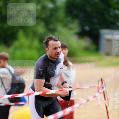 21.06.2026 - 29. Vierlanden-Triathlon LAZAROV Photography http://msf.ph/oto/9863625 21.06.2026 11:04:10 Schwimmen 655, 734 meine-sportfotos.de
