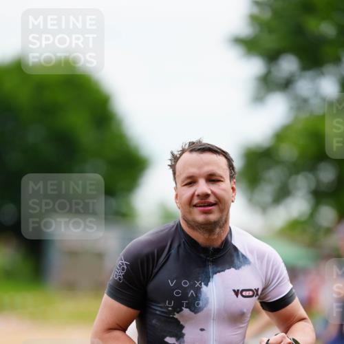 21.06.2026 - 29. Vierlanden-Triathlon LAZAROV Photography http://msf.ph/oto/9863627 21.06.2026 11:04:11 Schwimmen 655, 734 meine-sportfotos.de
