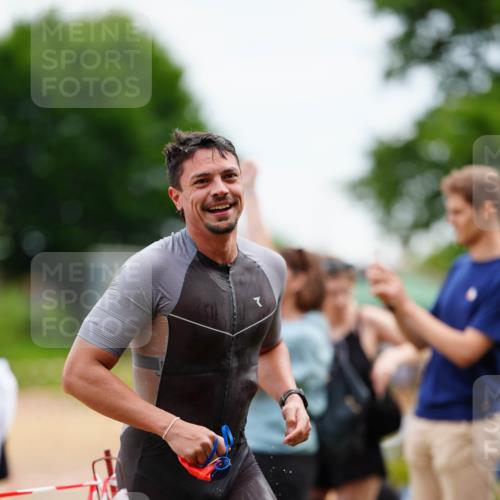 21.06.2026 - 29. Vierlanden-Triathlon LAZAROV Photography http://msf.ph/oto/9863642 21.06.2026 11:04:23 Schwimmen 632, 672, 734 meine-sportfotos.de