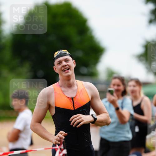 21.06.2026 - 29. Vierlanden-Triathlon LAZAROV Photography http://msf.ph/oto/9863653 21.06.2026 11:04:36 Schwimmen 17, 687, 747 meine-sportfotos.de