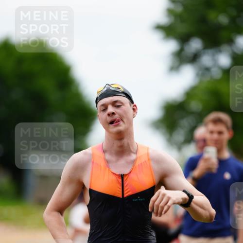 21.06.2026 - 29. Vierlanden-Triathlon LAZAROV Photography http://msf.ph/oto/9863654 21.06.2026 11:04:36 Schwimmen 17, 687, 747 meine-sportfotos.de