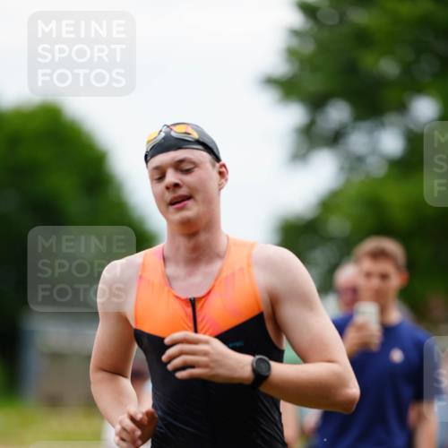 21.06.2026 - 29. Vierlanden-Triathlon LAZAROV Photography http://msf.ph/oto/9863656 21.06.2026 11:04:36 Schwimmen 17, 687, 747 meine-sportfotos.de