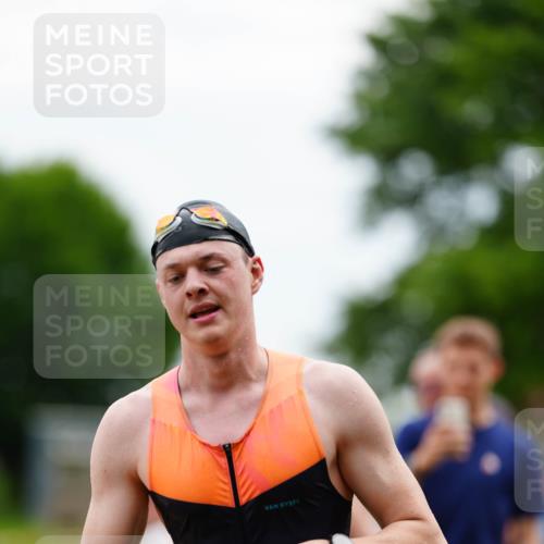 21.06.2026 - 29. Vierlanden-Triathlon LAZAROV Photography http://msf.ph/oto/9863657 21.06.2026 11:04:36 Schwimmen 17, 687, 747 meine-sportfotos.de