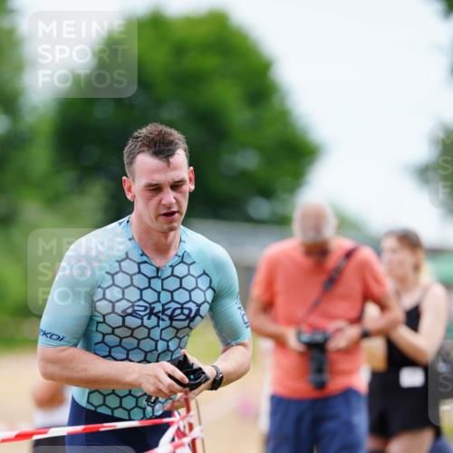 21.06.2026 - 29. Vierlanden-Triathlon LAZAROV Photography http://msf.ph/oto/9863664 21.06.2026 11:04:52 Schwimmen 733, 822 meine-sportfotos.de