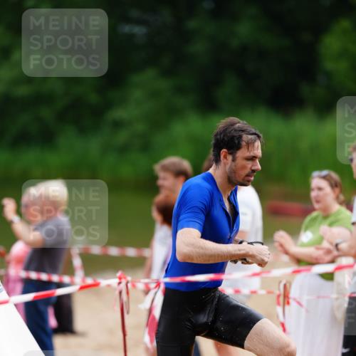 21.06.2026 - 29. Vierlanden-Triathlon LAZAROV Photography http://msf.ph/oto/9863675 21.06.2026 11:05:22 Schwimmen 680, 787, 820 meine-sportfotos.de