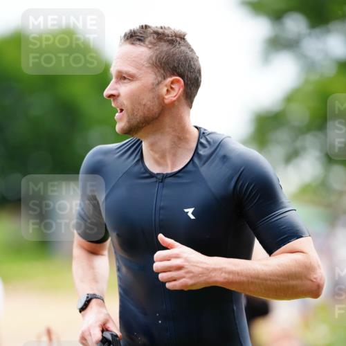 21.06.2026 - 29. Vierlanden-Triathlon LAZAROV Photography http://msf.ph/oto/9863702 21.06.2026 11:05:41 Schwimmen 633, 648, 744 meine-sportfotos.de