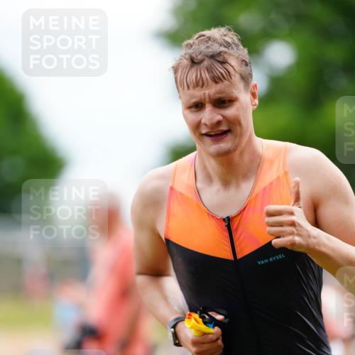21.06.2026 - 29. Vierlanden-Triathlon LAZAROV Photography http://msf.ph/oto/9863734 21.06.2026 11:06:48 Schwimmen 635, 664, 717, 737 meine-sportfotos.de