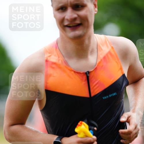 21.06.2026 - 29. Vierlanden-Triathlon LAZAROV Photography http://msf.ph/oto/9863736 21.06.2026 11:06:48 Schwimmen 635, 664, 717, 737 meine-sportfotos.de