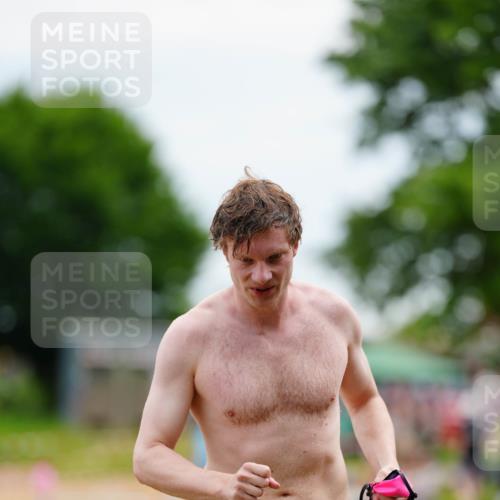 21.06.2026 - 29. Vierlanden-Triathlon LAZAROV Photography http://msf.ph/oto/9863737 21.06.2026 11:06:50 Schwimmen 635, 664, 717, 737 meine-sportfotos.de