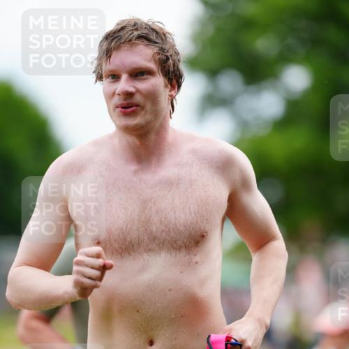 21.06.2026 - 29. Vierlanden-Triathlon LAZAROV Photography http://msf.ph/oto/9863740 21.06.2026 11:06:51 Schwimmen 635, 664, 717, 737 meine-sportfotos.de