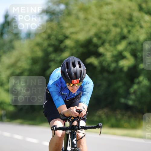 21.06.2026 - Viking Triathlon Michael Burmester http://msf.ph/oto/9863756 21.06.2026 11:41:07 Radfahren 26, 96, 136, 247, 287, 287, 317, 467, 467, 658 meine-sportfotos.de