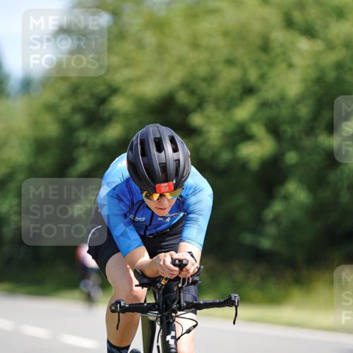 21.06.2026 - Viking Triathlon Michael Burmester http://msf.ph/oto/9863759 21.06.2026 11:41:07 Radfahren 26, 96, 136, 247, 287, 287, 317, 467, 467, 658 meine-sportfotos.de