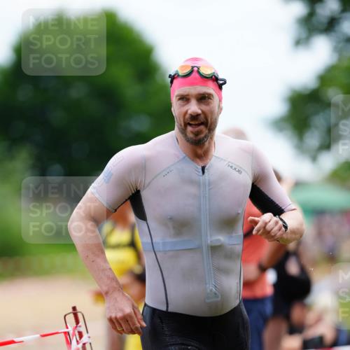 21.06.2026 - 29. Vierlanden-Triathlon LAZAROV Photography http://msf.ph/oto/9863857 21.06.2026 11:11:19 Schwimmen 692, 750, 808, 811 meine-sportfotos.de