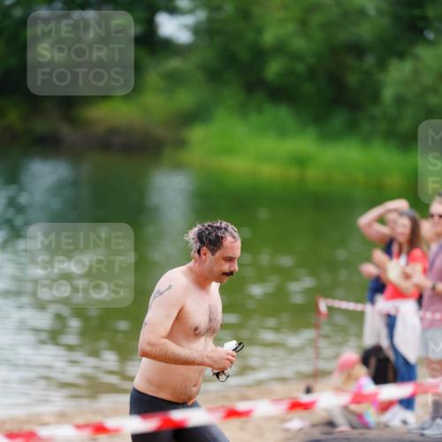 21.06.2026 - 29. Vierlanden-Triathlon LAZAROV Photography http://msf.ph/oto/9863973 21.06.2026 11:15:08 Schwimmen 902 meine-sportfotos.de