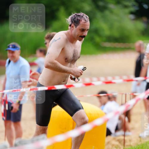 21.06.2026 - 29. Vierlanden-Triathlon LAZAROV Photography http://msf.ph/oto/9863979 21.06.2026 11:15:11 Schwimmen 902 meine-sportfotos.de
