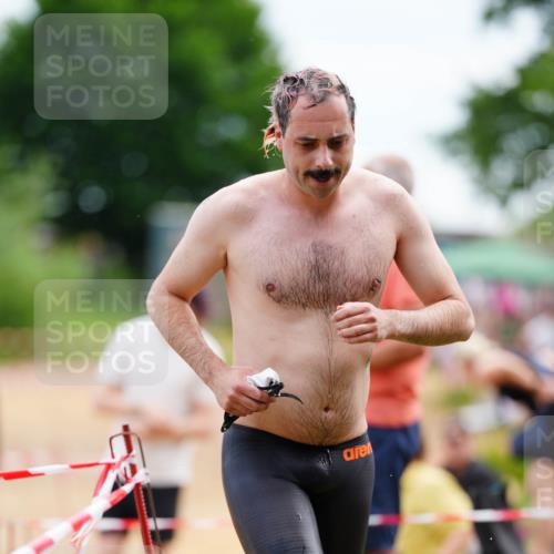 21.06.2026 - 29. Vierlanden-Triathlon LAZAROV Photography http://msf.ph/oto/9863984 21.06.2026 11:15:12 Schwimmen 902 meine-sportfotos.de