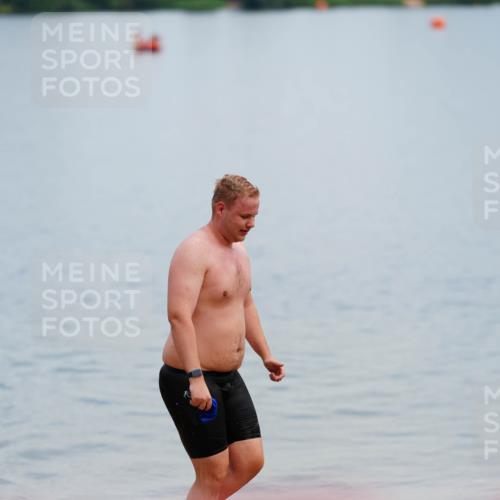 21.06.2026 - 29. Vierlanden-Triathlon LAZAROV Photography http://msf.ph/oto/9864007 21.06.2026 11:15:39 Schwimmen  meine-sportfotos.de