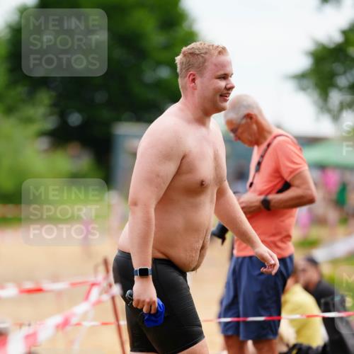 21.06.2026 - 29. Vierlanden-Triathlon LAZAROV Photography http://msf.ph/oto/9864014 21.06.2026 11:15:49 Schwimmen 736 meine-sportfotos.de