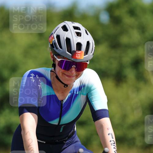 21.06.2026 - Viking Triathlon Michael Burmester http://msf.ph/oto/9864037 21.06.2026 11:45:42 Radfahren 8, 46, 60, 111, 123, 138, 186, 227, 438, 495, 532, 541, 562 meine-sportfotos.de