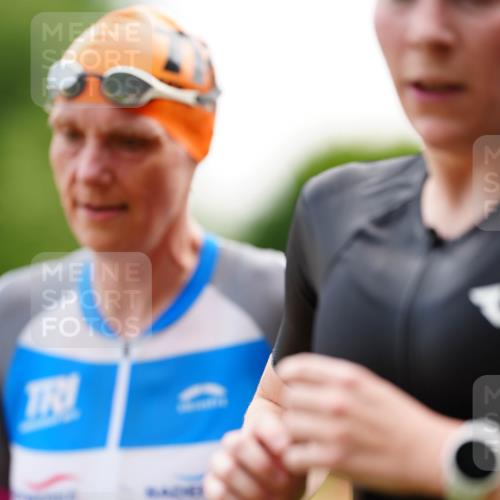21.06.2026 - 29. Vierlanden-Triathlon LAZAROV Photography http://msf.ph/oto/9864107 21.06.2026 11:18:57 Schwimmen 828, 844, 879, 882 meine-sportfotos.de